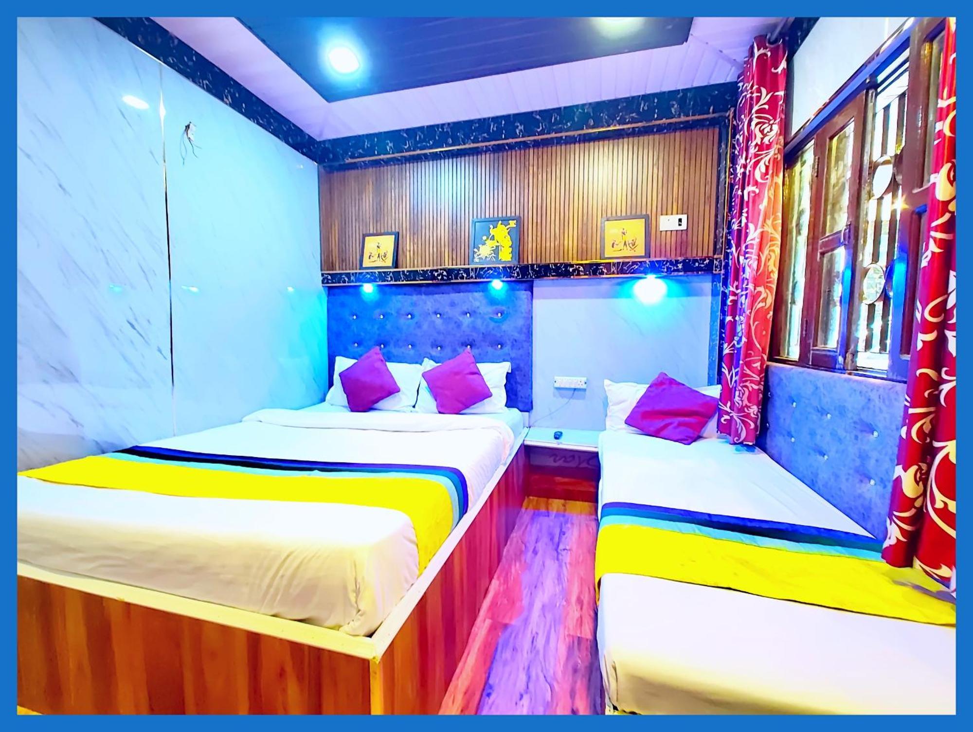 Flattiess ! Hotel Near Mall Road - Open Sitting Area On Terrace With Full Naini Lake View And Mountain Valley View - Wi Fi - Room Service Available - Top Rated Hotel Nainital Extérieur photo